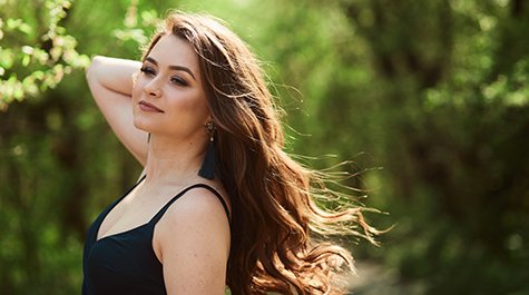 Jak zastavit vypadávání vlasů a získat zpět hustší hřívu?