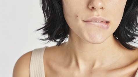 Jak se efektivně zbavit pupínků na obličeji a těle