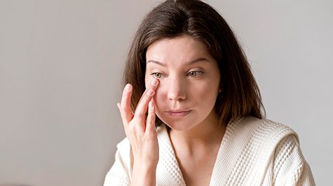 Jak efektivně bojovat s vráskami kolem očí a mezi obočím