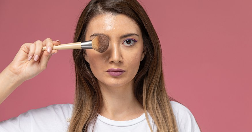 Jak vybrat správný make-up a trefit odstín i přes internet - hero
