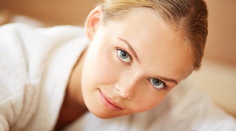 Trápí vás unavená a mdlá pleť? Objevte, jak ji znovu rozjasnit