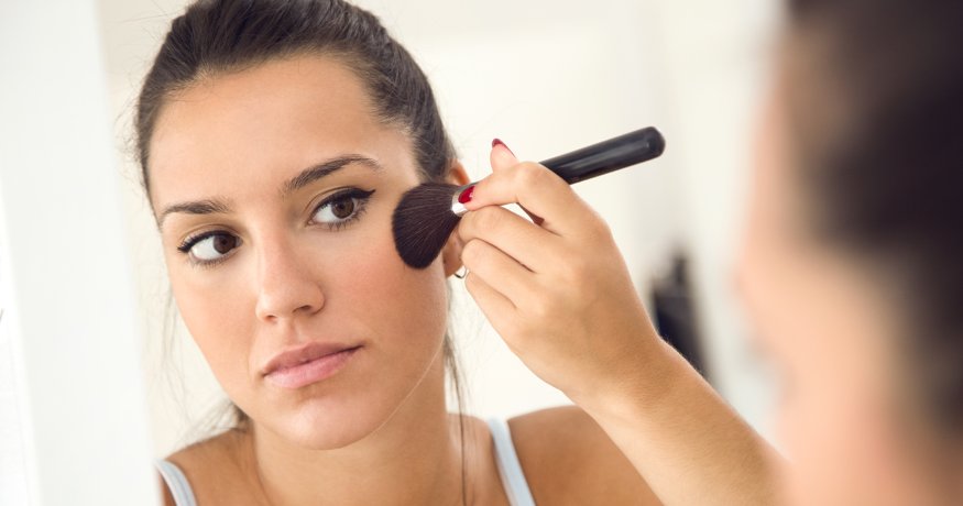 Tipy, jak používat korektor pro bezchybný vzhled - hero