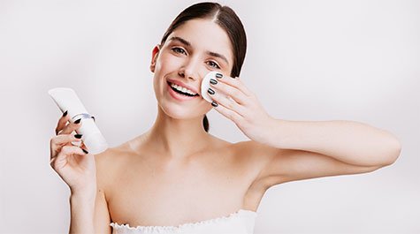 Jak správně čistit pleť pro zdravý a zářivý vzhled