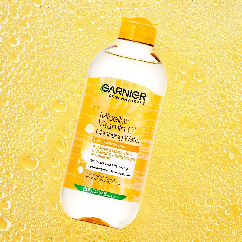 Micellar Vitamin C na žlutém podkladu